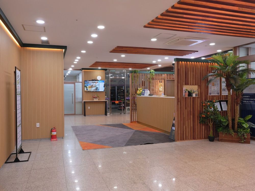 The Venezia Suite Hotel 2