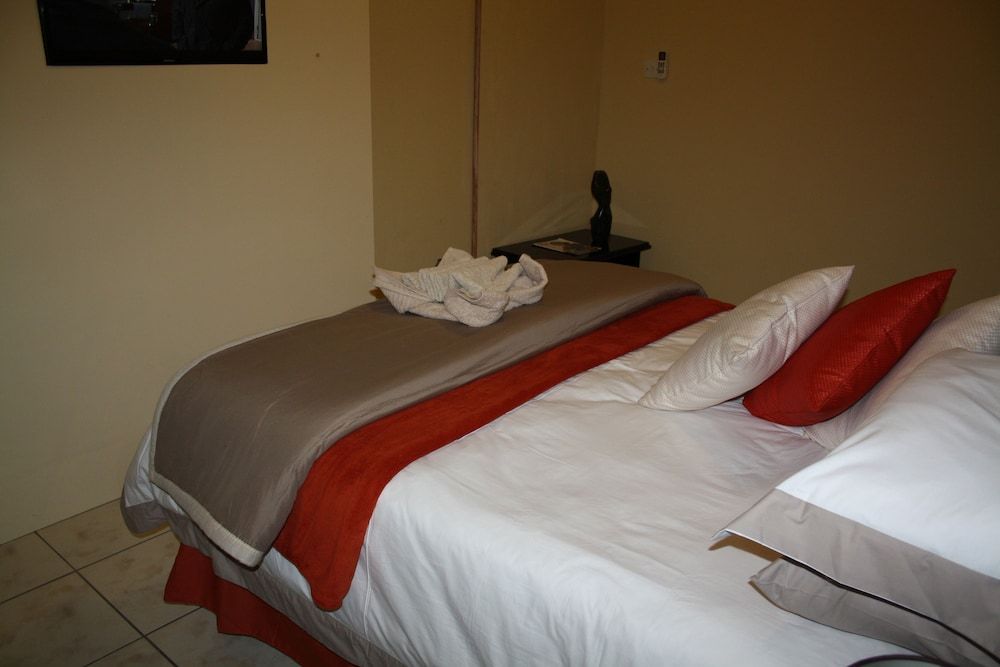 StayBridge Apartments Suites & Chalets -1 estrellas en Maun