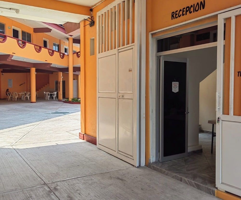 OYO Hotel La Playa 2