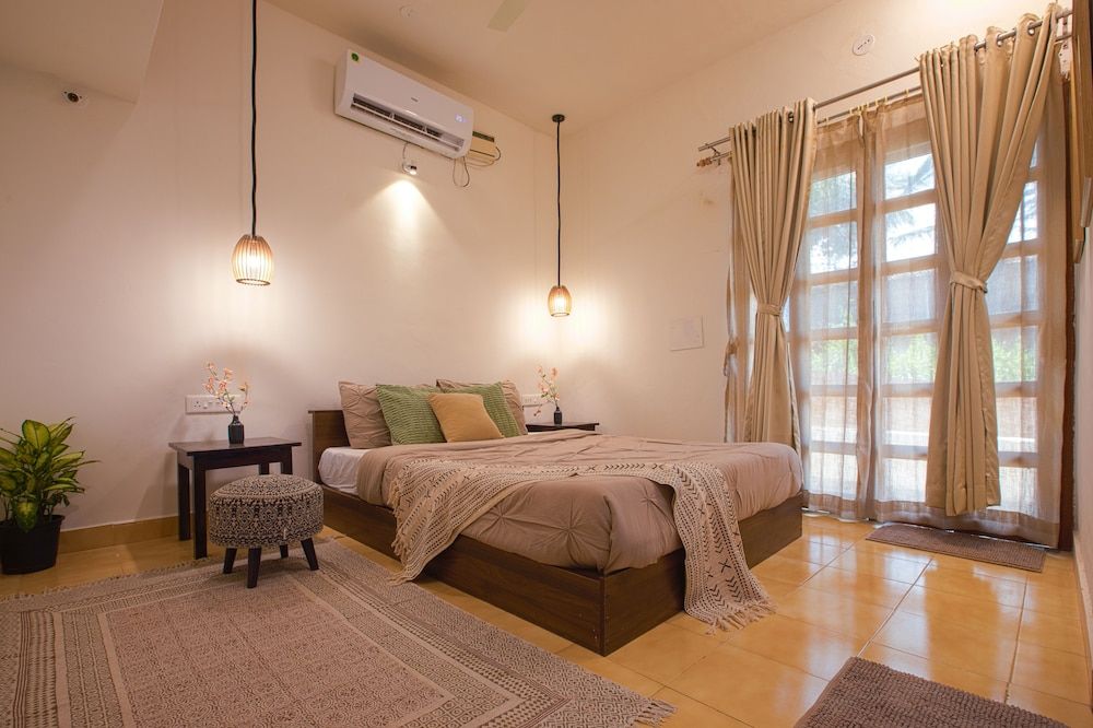 Woodpegger By The Beach 3