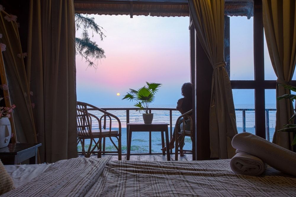 Woodpegger By The Beach