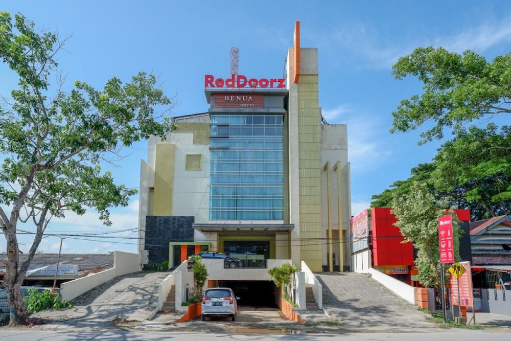 RedDoorz Plus near Hotel Benua Kendari 3 estrellas en Kendari