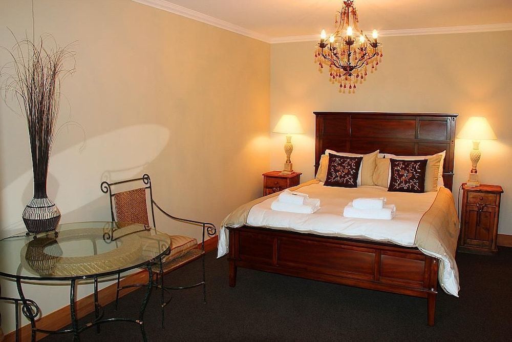 Cambridge Coach House 2