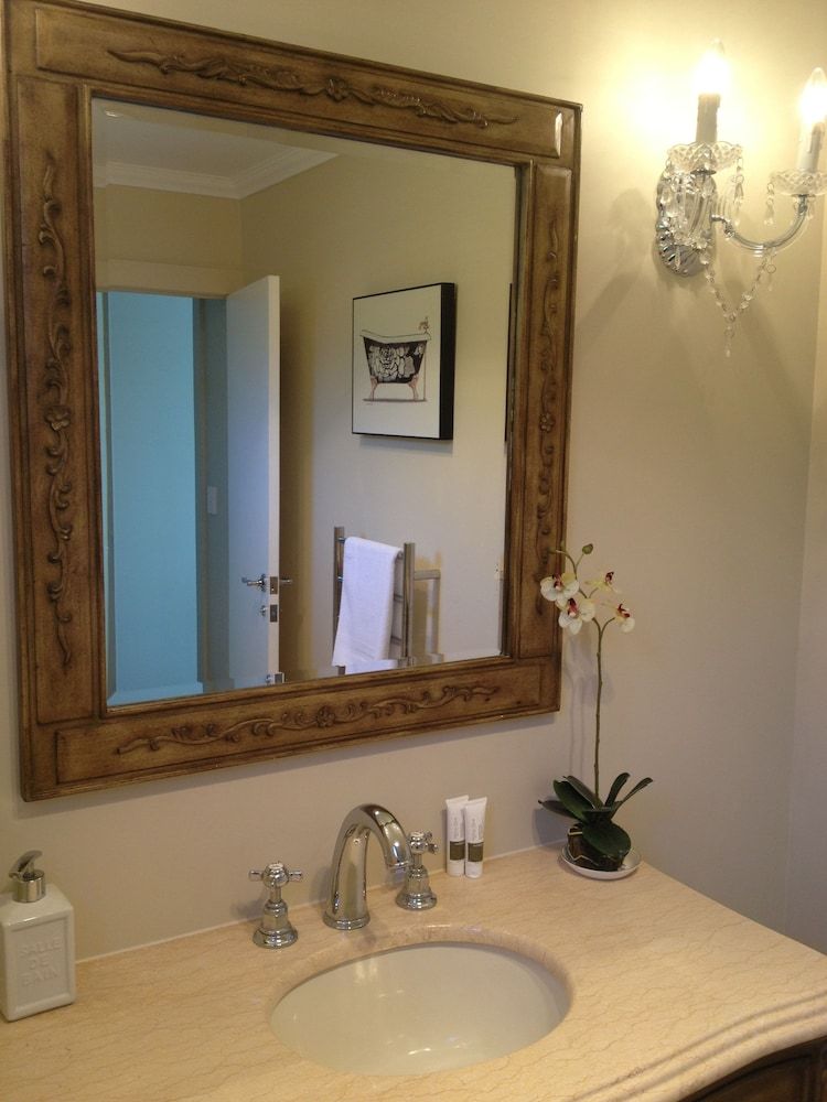 Cambridge Coach House 3