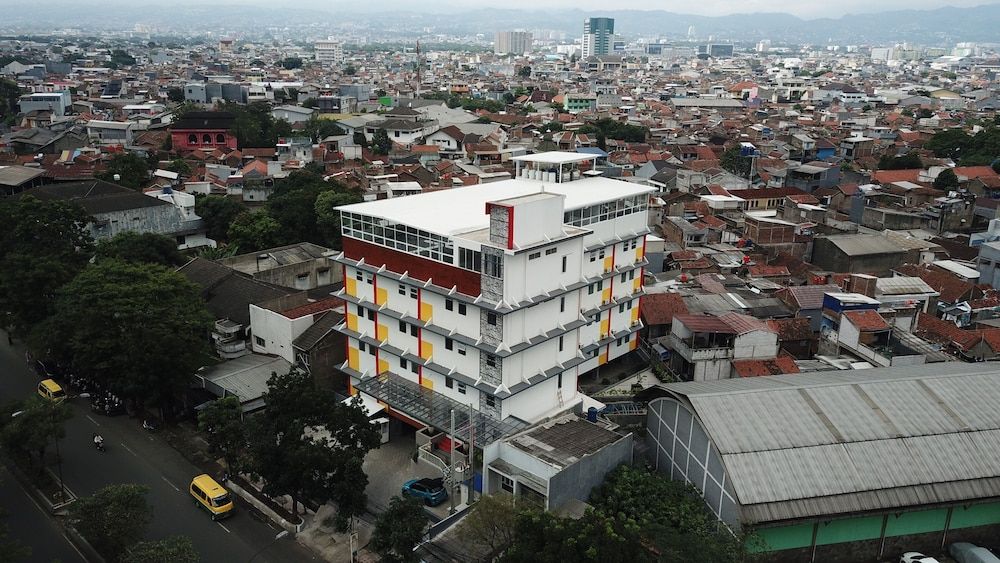 Front One Hotel Pasir Koja Bandung -1 estrellas en Bandung