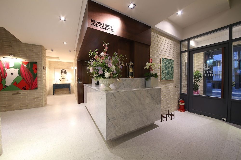 Brooks Hotel 3