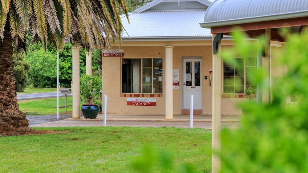 Country Gardens Motor Inn 2