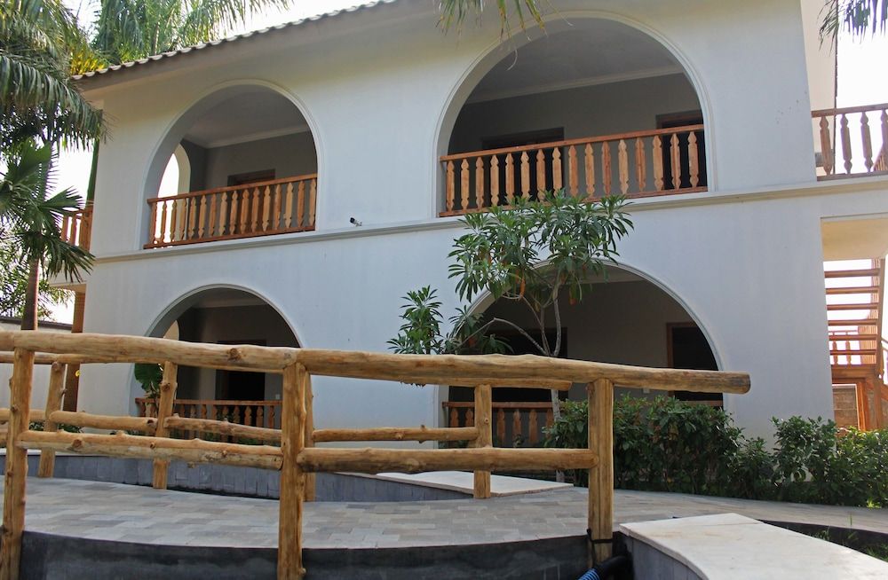 Coconut Lodge 3