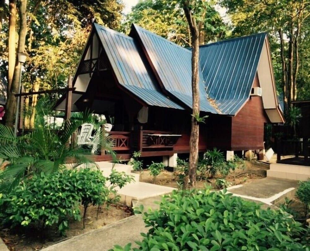 Shari-La Island Resort