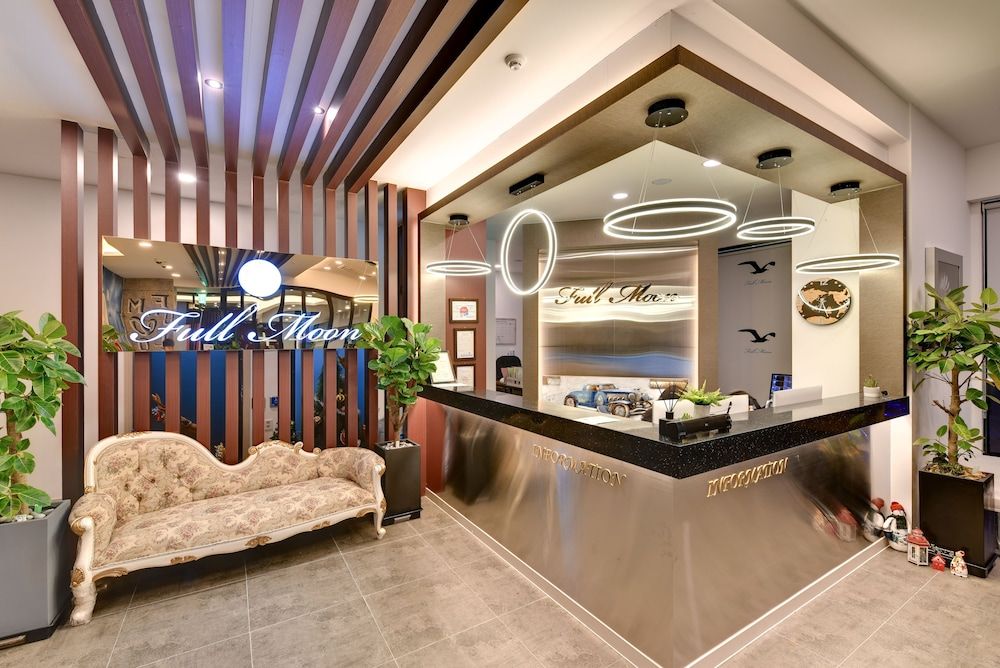 Full Moon Hotel 3