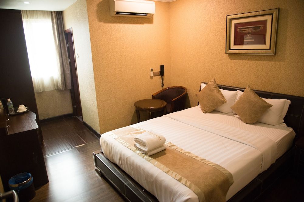 Valenza Hotel & Cafe 1