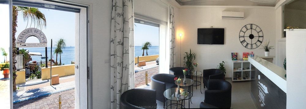 Maniel Beach Hotel 3