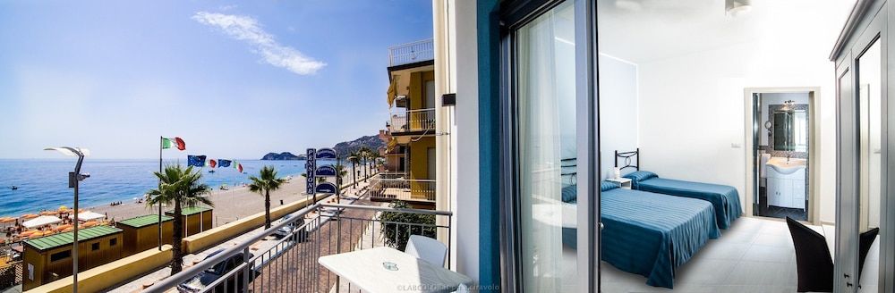 Maniel Beach Hotel 3 estrelas em Letojanni