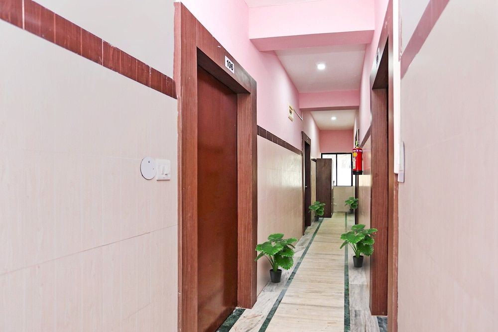 Capital O 14489 Hotel Aryan 2