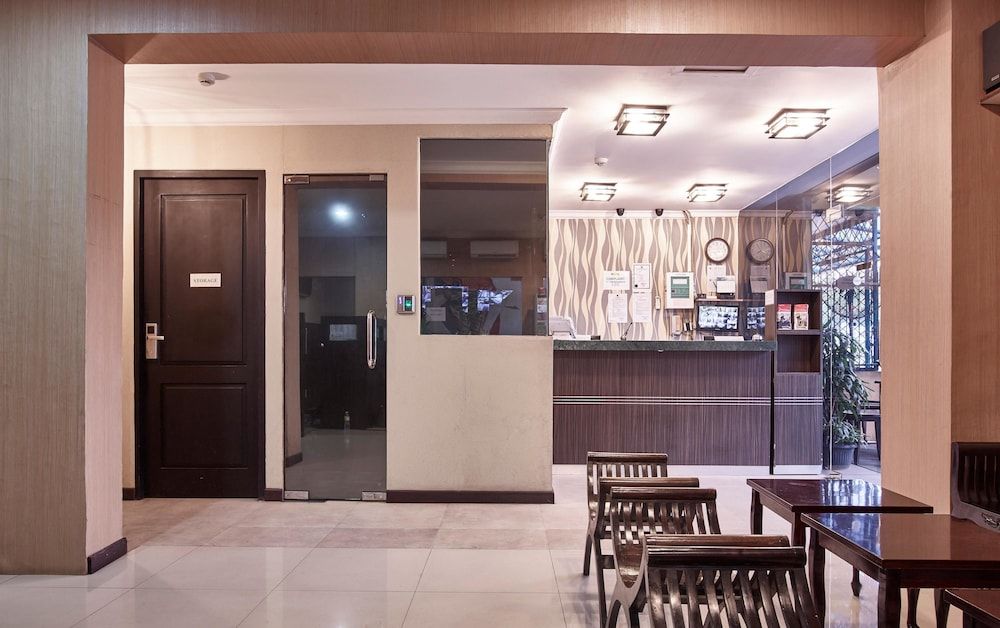Twins Hotel Manggadua 2