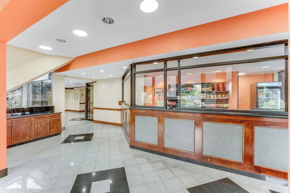 Red Carpet Inn & Suites 3