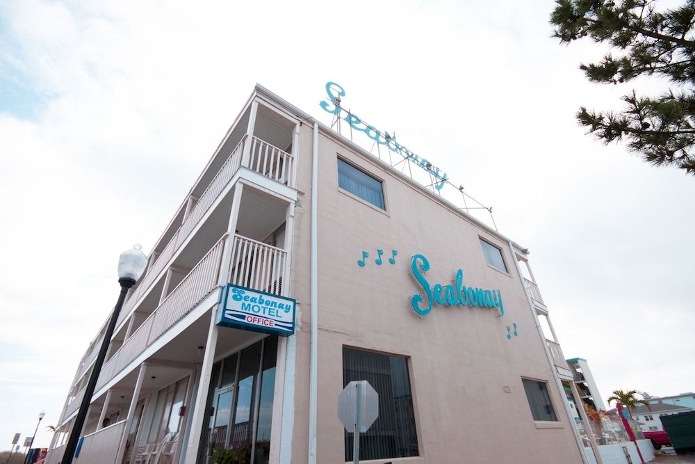 Seabonay Oceanfront Motel 2