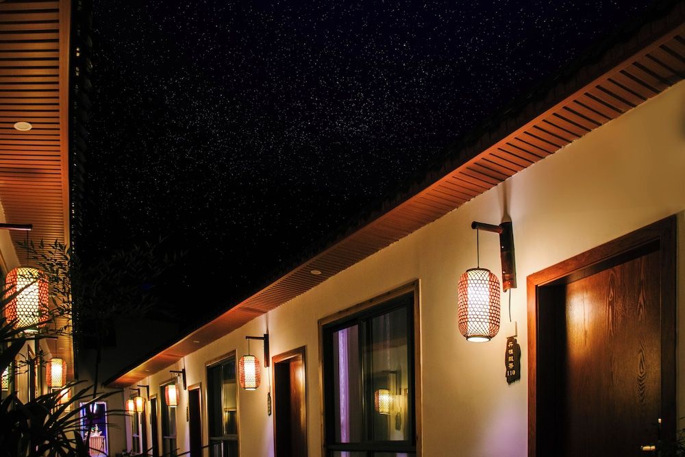 Listening To The Rain Hall Inn