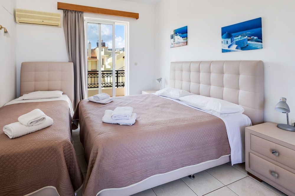 Johnhara Studios & Apartments 2