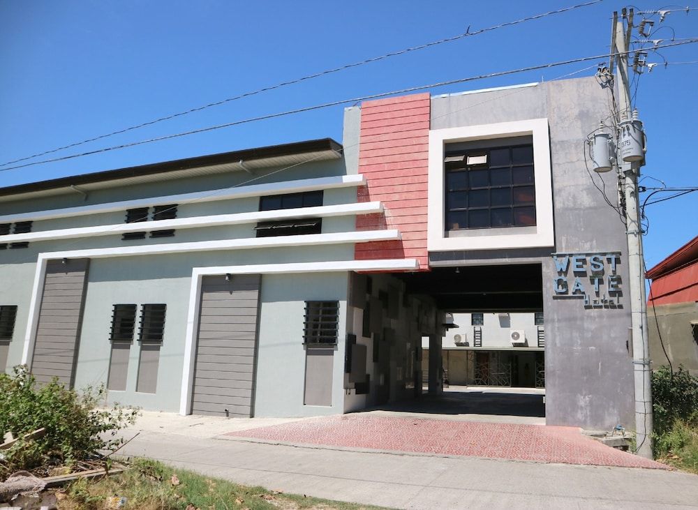 West Gate Hotel