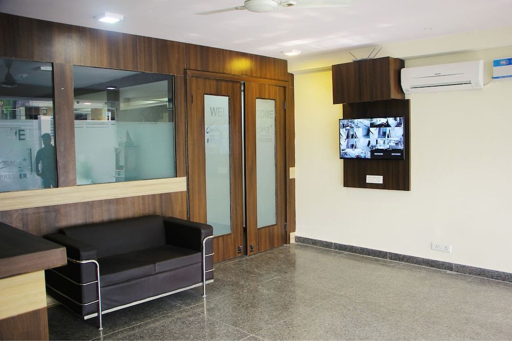 SKS Premier - Golf Course Road 2