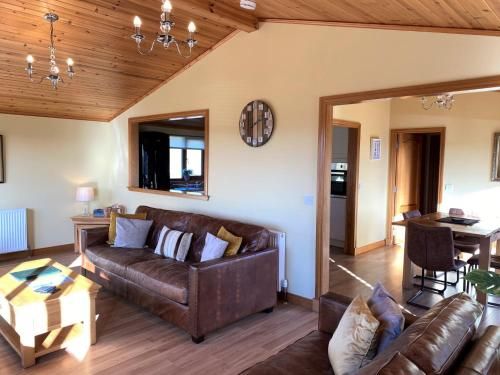 Tawny Lodge with Hot Tub 3