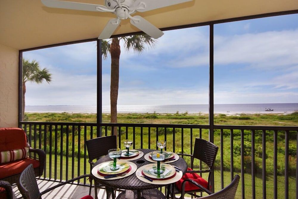 Sandalfoot Beachfront Condominium 3