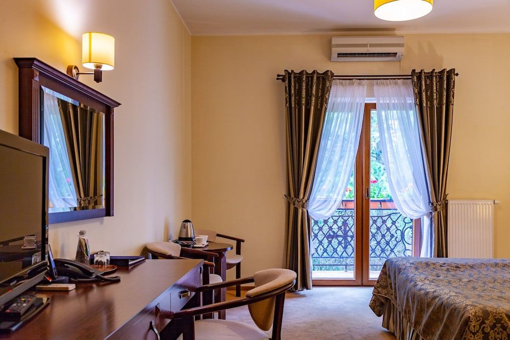 Hotel Robert's Port 2