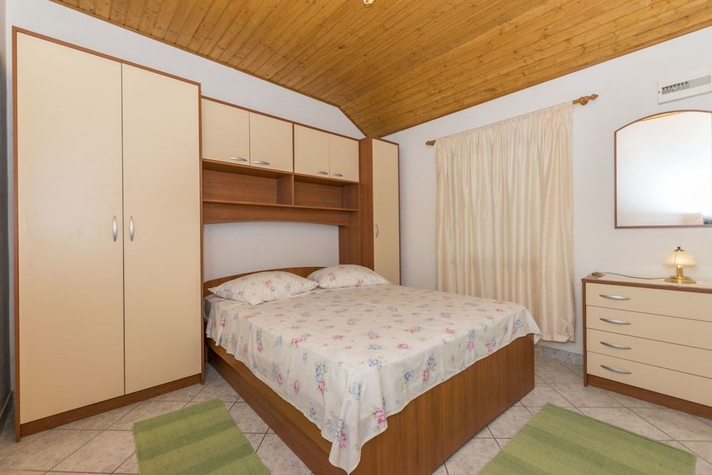 House Santa Barbara 2