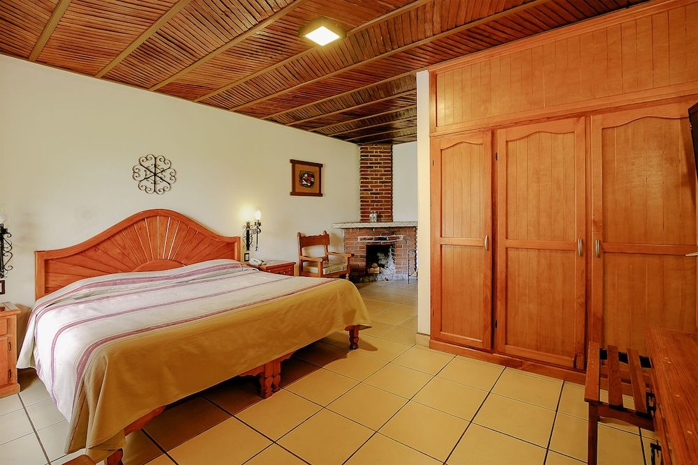 Hotel Pie de la Sierra 3