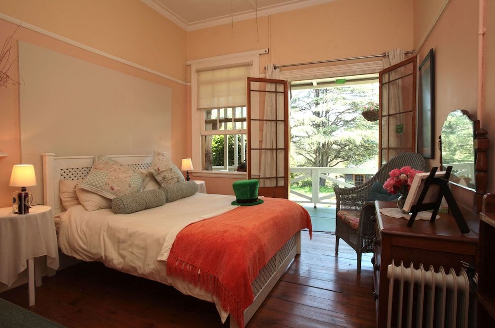 Shamrock Arms Guest Lodge 3