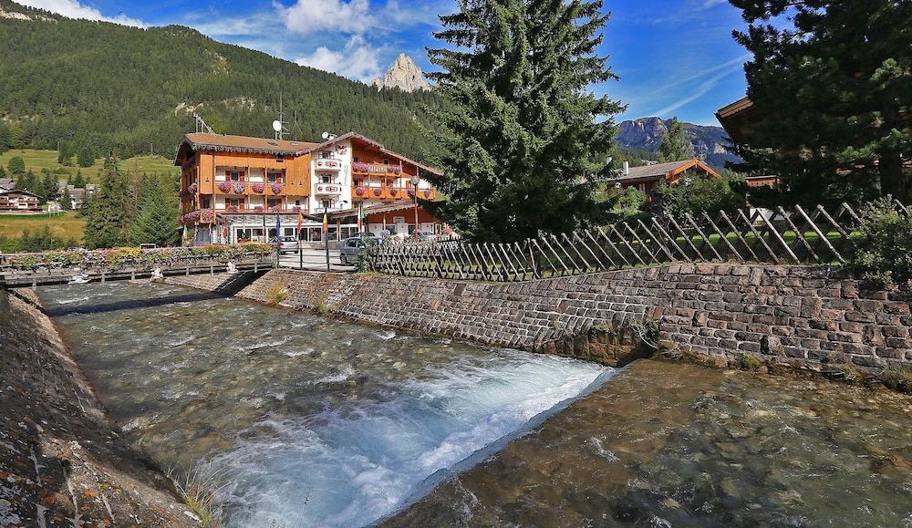 Hotel Chalet Alaska 3 estrellas en Pozza di Fassa