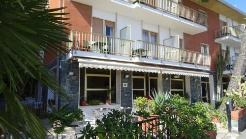 Hotel Ambassador 3 estrelas em Laigueglia