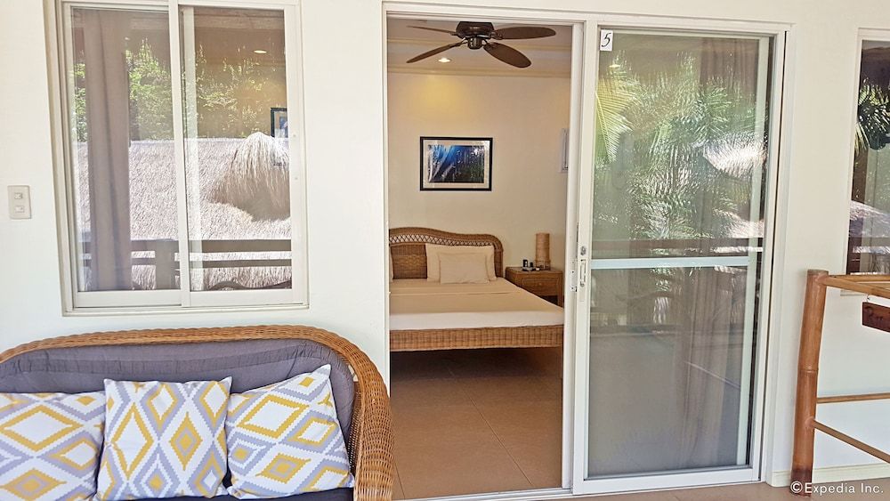 Mike's Dauin Beach Resort 3