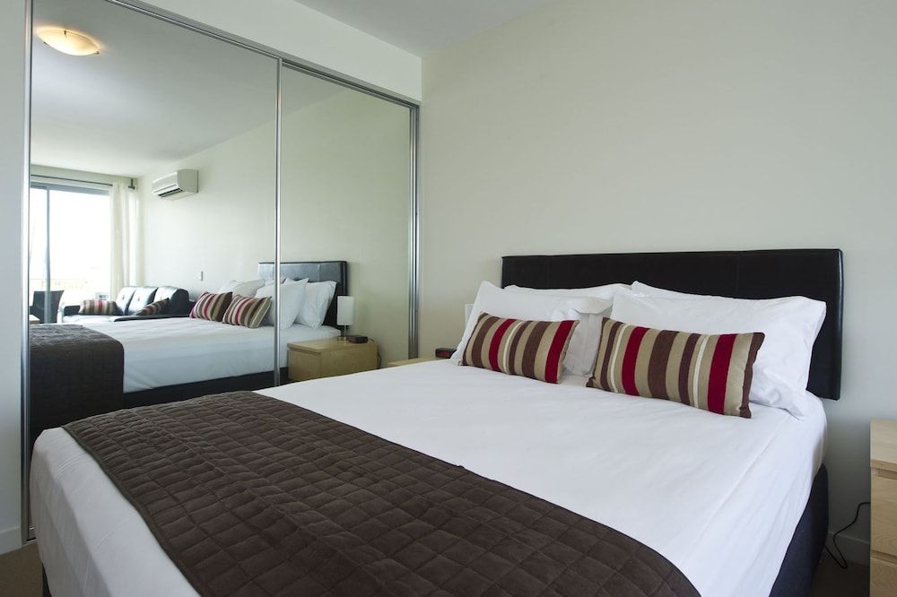 Blue On Blue Studio Room 1362 3