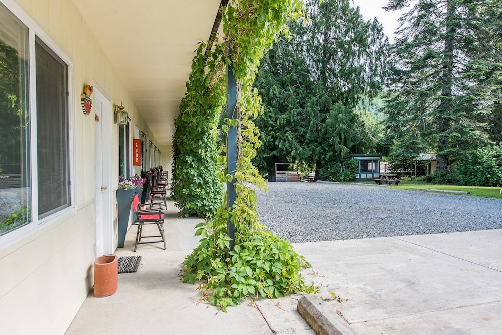 Emerald Valley Inn 2