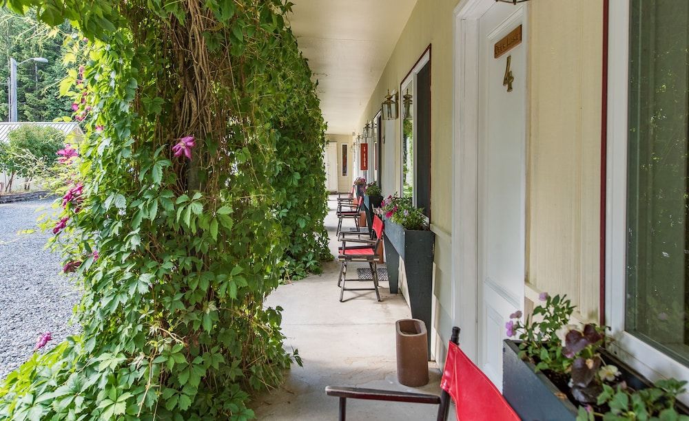 Emerald Valley Inn 3