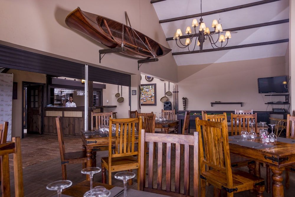 7 Cascades Restaurant Bar & Lodges 2