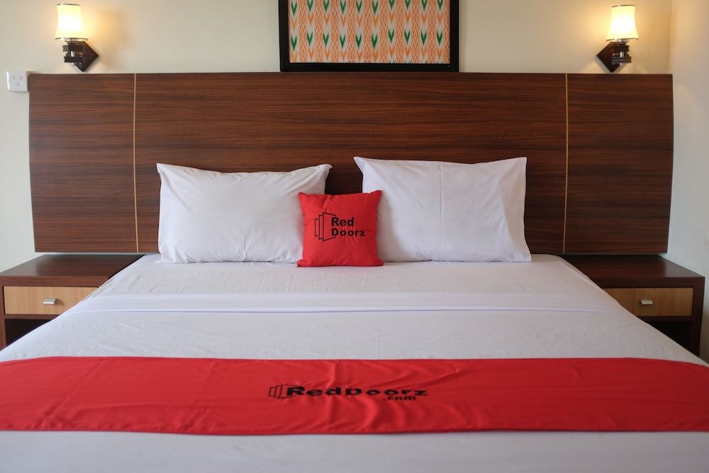 RedDoorz Plus near Senen 1