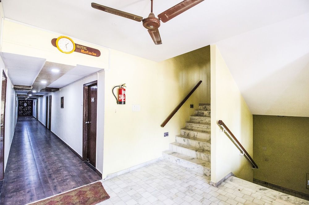 FabHotel Mayfair Inn 2