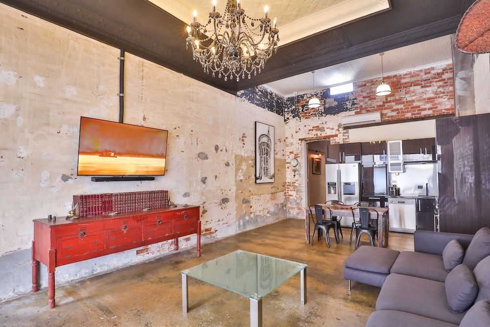 Indulge Apartments - Eighth Street 2