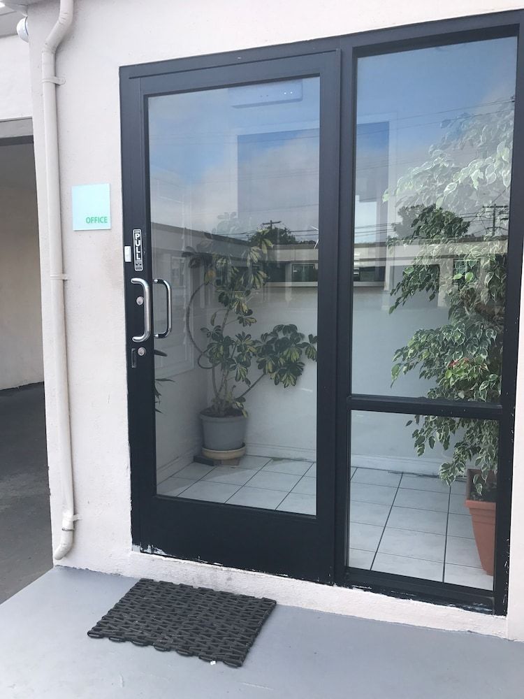 Geneva Motel Daly City 2