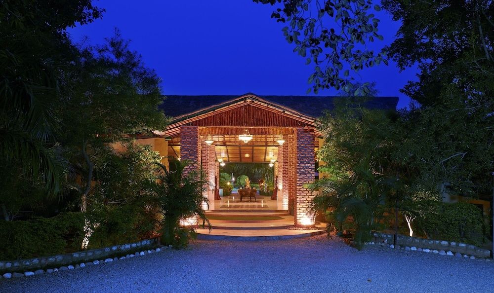 Aacorn Hideaway Resort & Spa