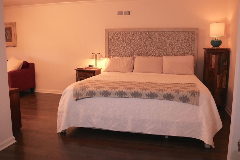 Belmont Blvd Bed and Breakfast 2