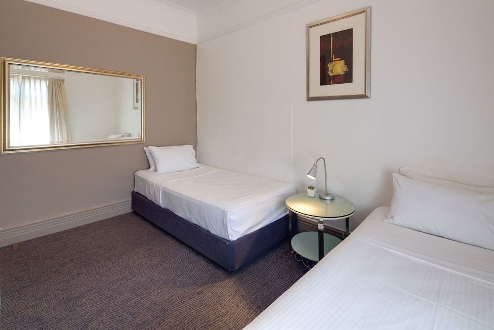 Neutral Bay Lodge 3