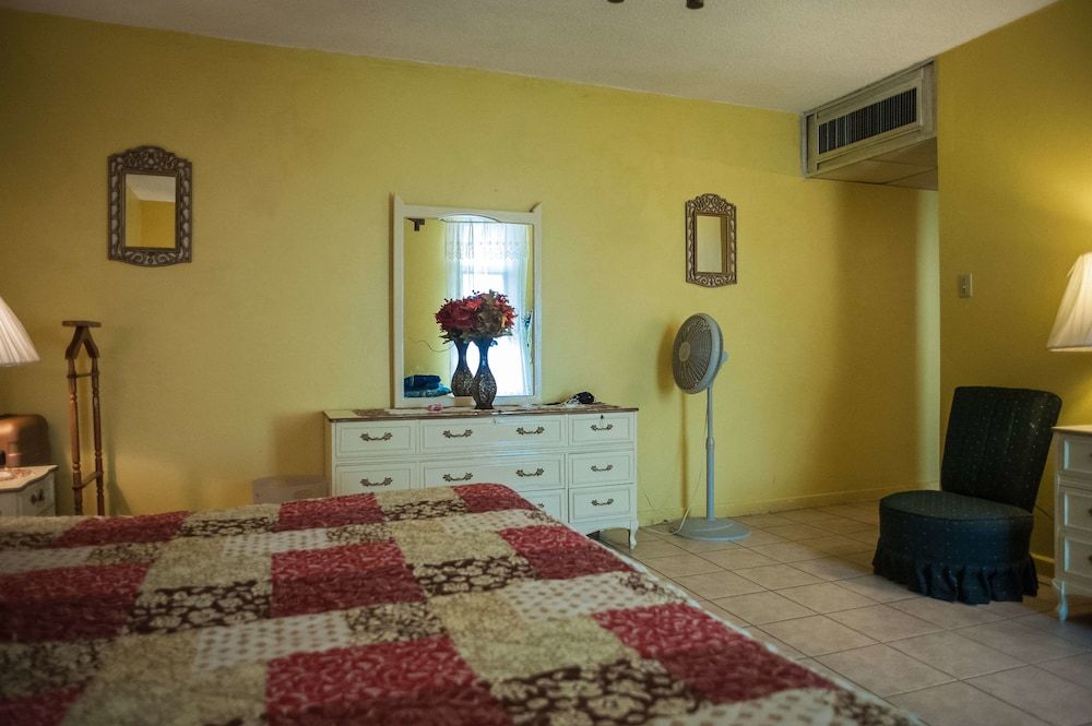 Ocean View Suit-Montego Bay Club Resort 2