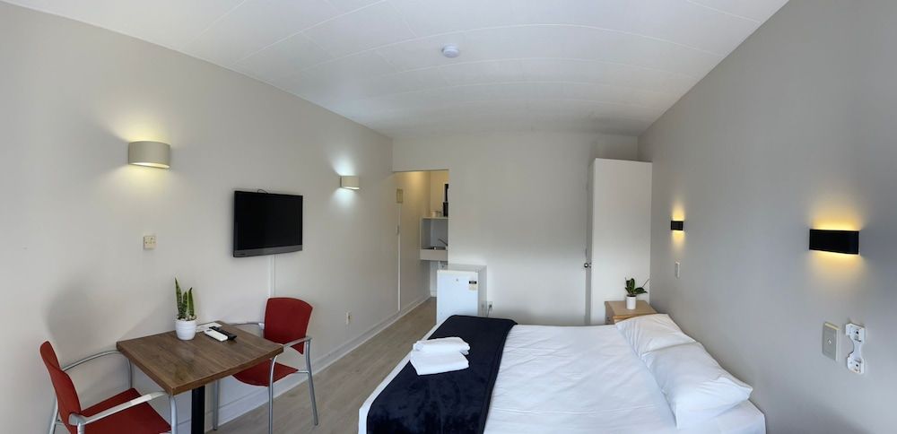 Rayland Epsom Motel 2