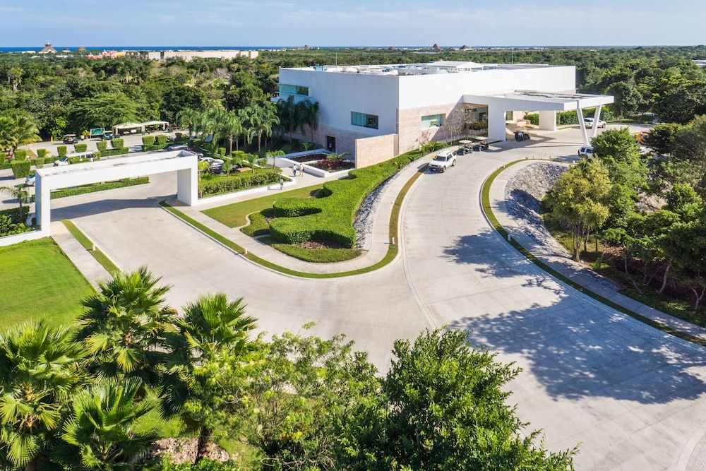 Bahia Principe Vacation Rentals - Three-Bedroom House 2