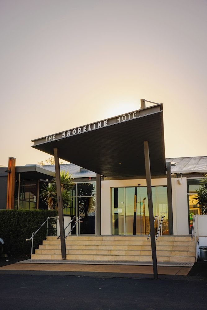 Shoreline Hotel 1