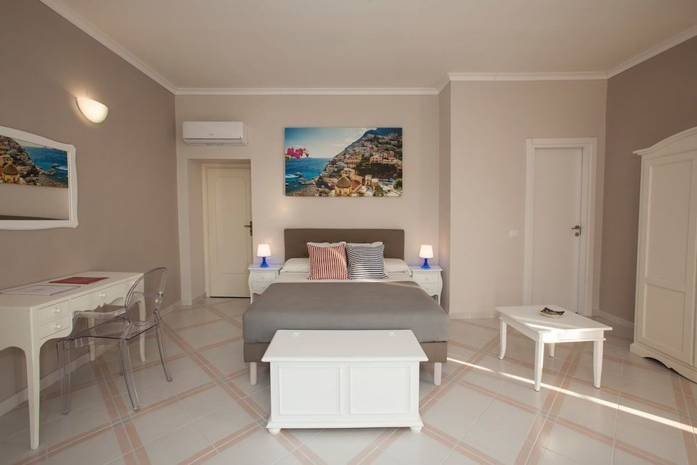 Palazzo Caracciolo 3